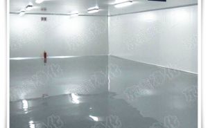 無(wú)塵車(chē)間的地面會(huì)吸水防刮擦，更多視頻搜索視頻號(hào)：@凈化東哥